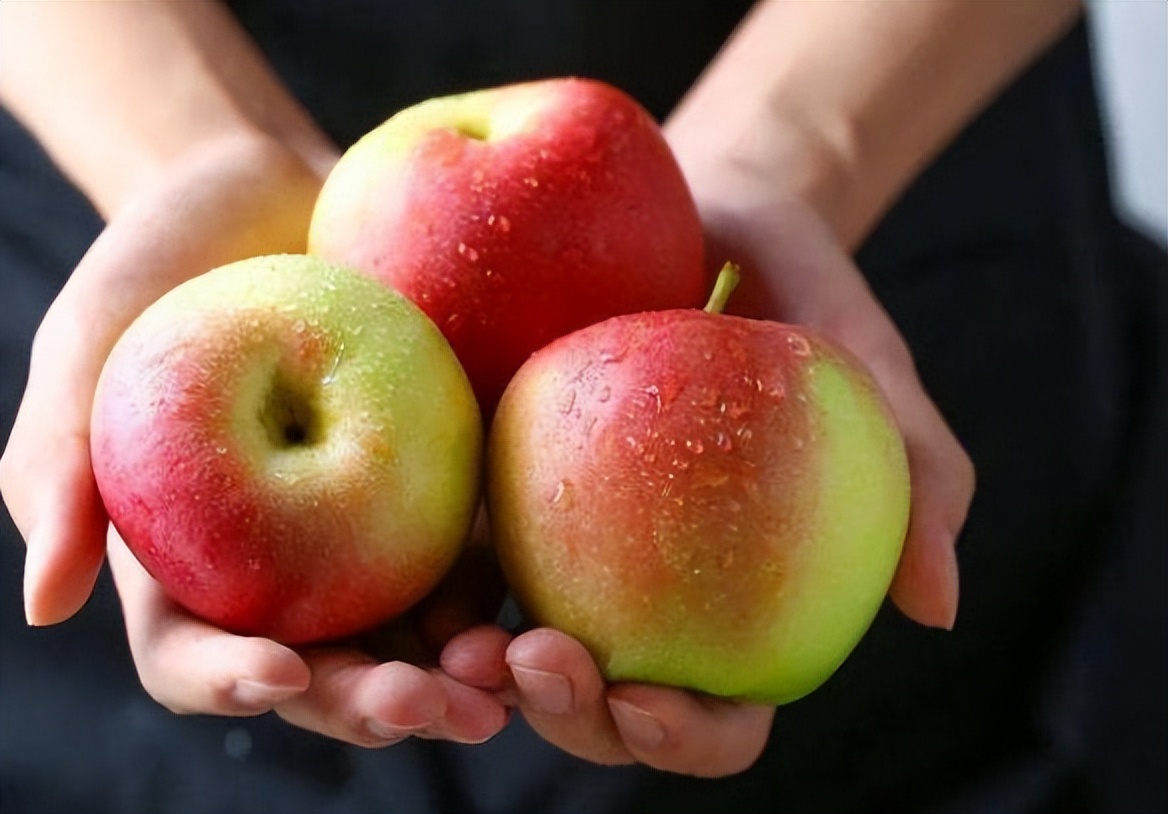 吃什么水果可以让皮肤变好,女性皮肤变好多吃什么水果