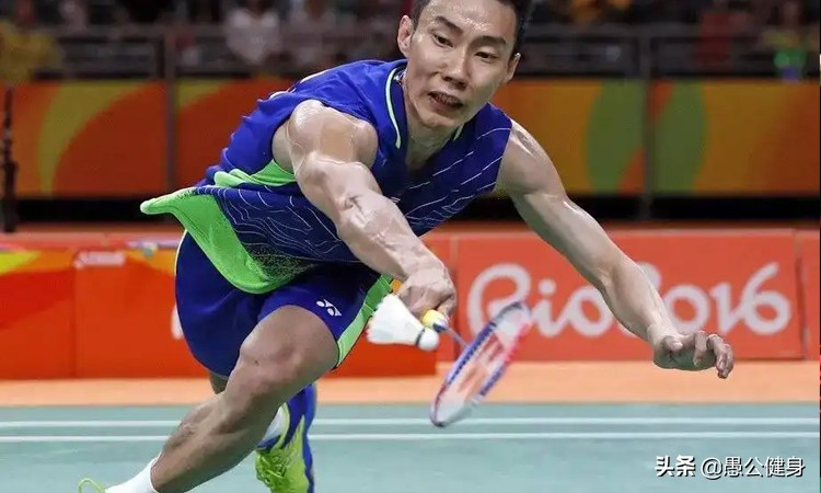 打羽毛球手臂会变粗不,羽毛球会让腿部变粗吗