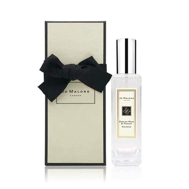 情人节送一枝花给女孩,情人节送她一支口红