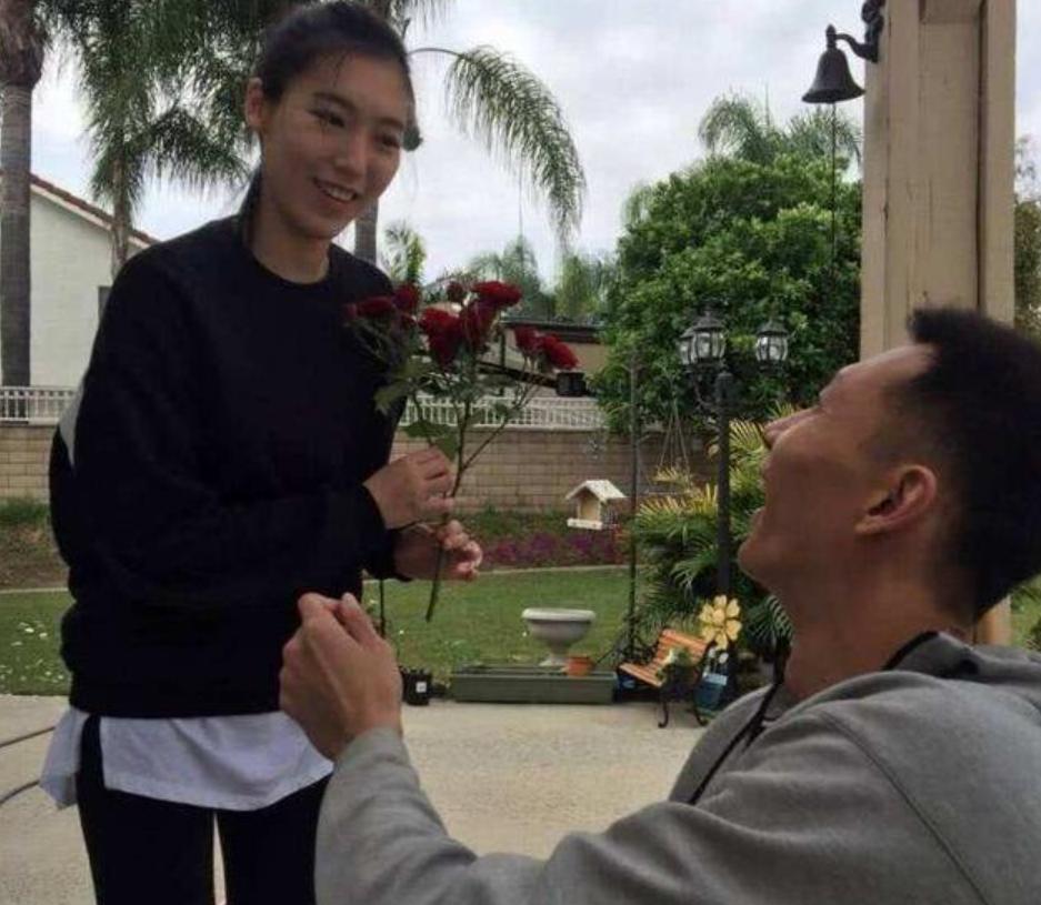 易建联身价上亿迎娶巴西宝贝,易建联妻子荆灵个人资料