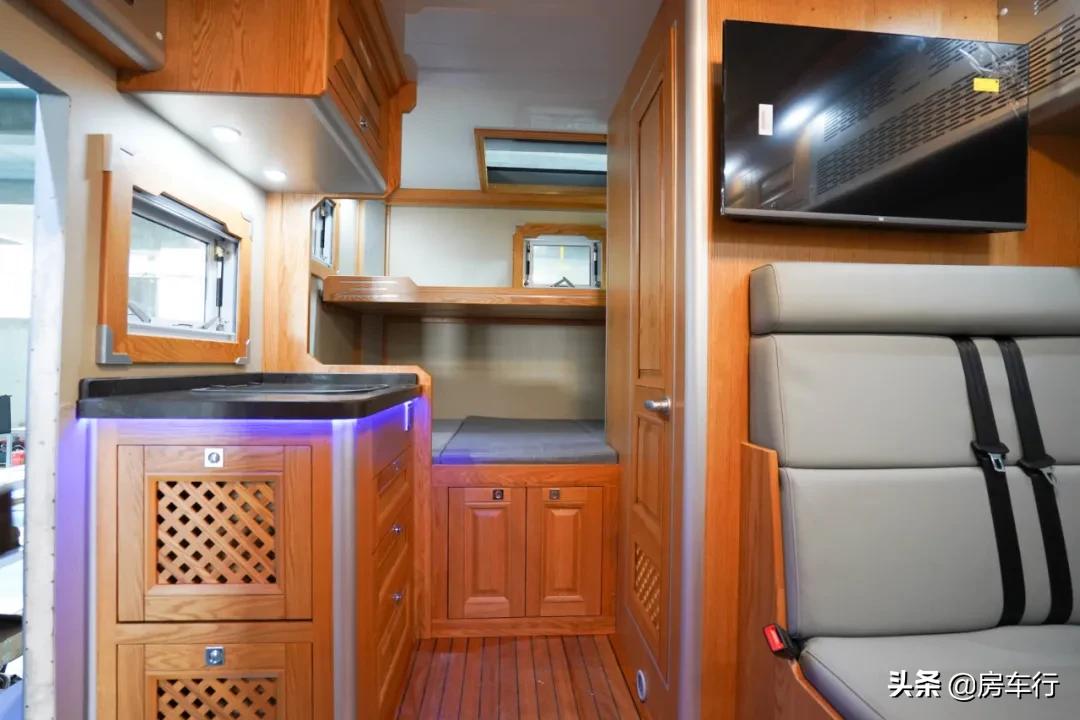 13万b型房车有几款可选,大通旅行家v90房车2021年