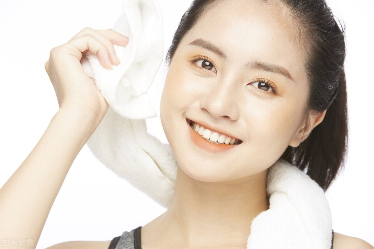 女人脸部怎么保养才能美白,脸部皮肤怎么保养又白又光滑