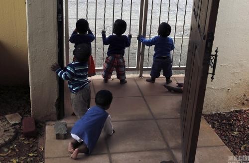 故事:非洲22岁小伙吃沙子上瘾,一天要吃五斤,身体发生怎样改变