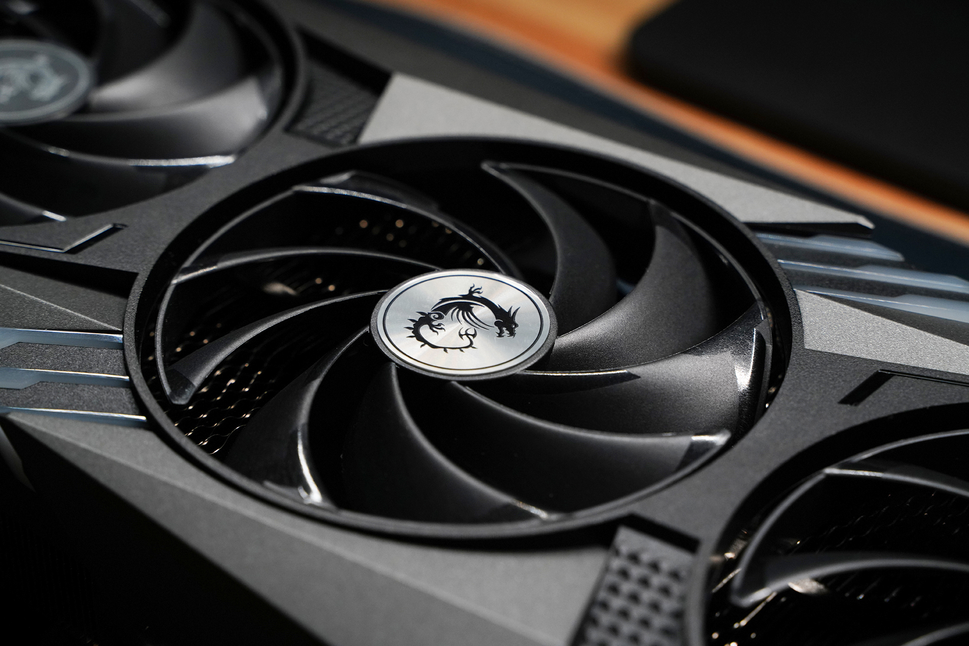 rtx4080魔龙和4090尺寸,rtx4080魔龙多少pin供电