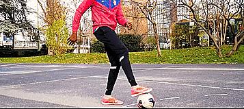 十大精彩足球技巧,十大足球技巧过人动作