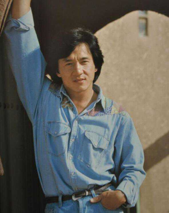 揭秘一代歌后邓丽君死亡之谜,邓丽君简介几岁死的