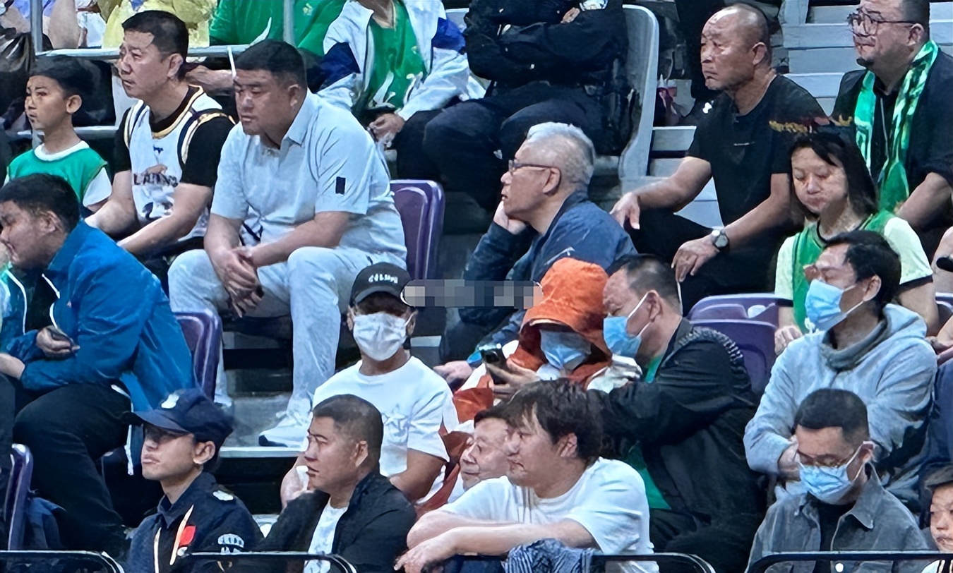 魔鬼主场进球球迷呐喊,辽篮和李荣浩演唱会