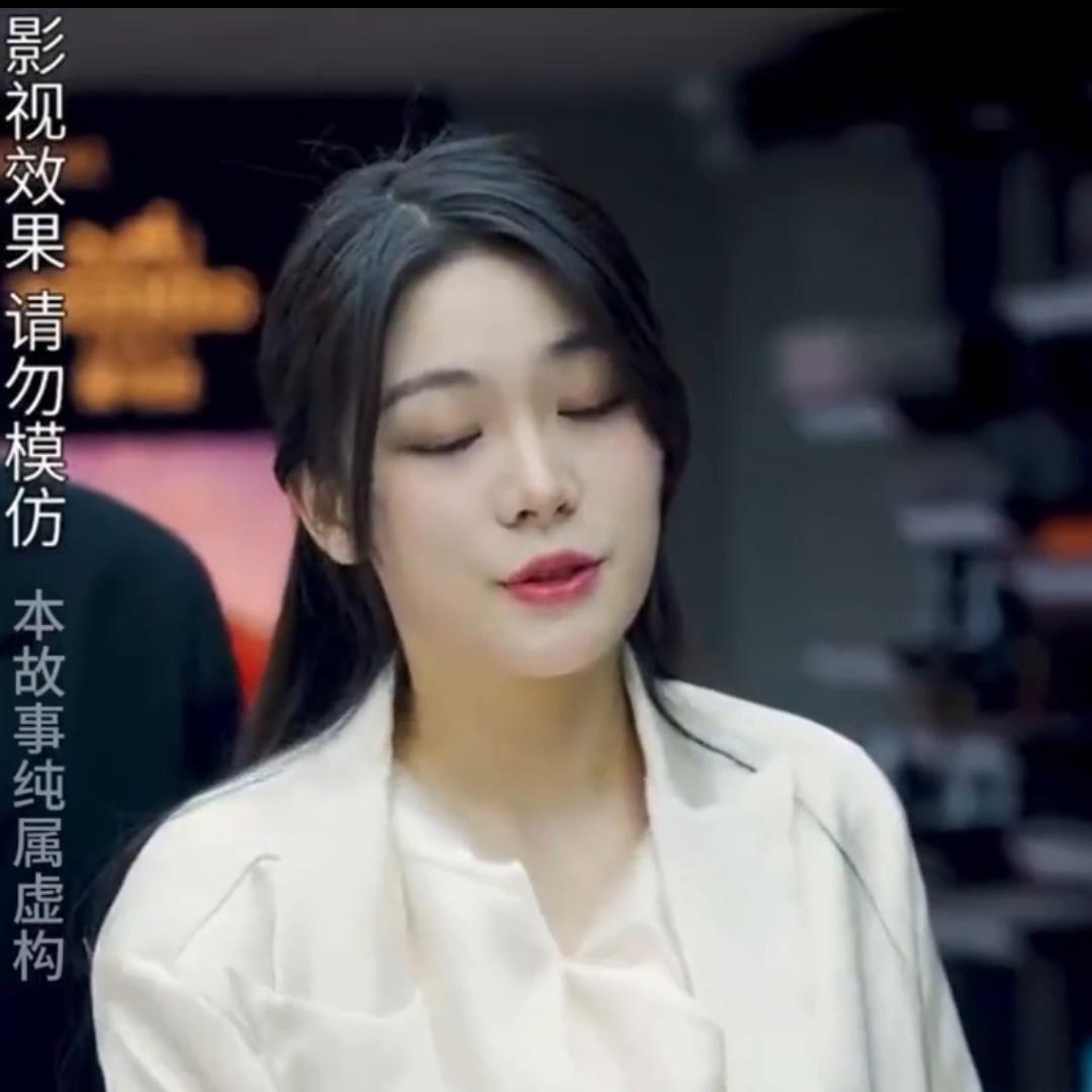 女总裁带男友买手表，却被前男友跟大学同学看不起，下一秒...