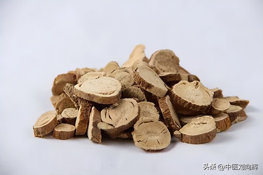 一到夏天就长水泡很痒用什么药膏,身体长很多水泡又痒用什么药治疗