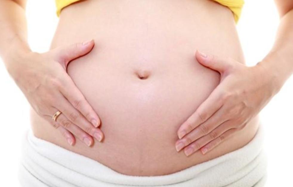 顺产时，为什么是胎儿的“头”先出来而不是脚呢？原因挺有意思