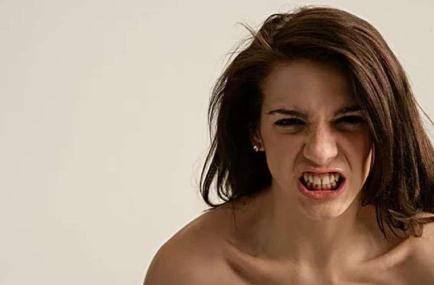 女性出现以下征兆说明开始衰老了,女人35岁开始衰老的征兆