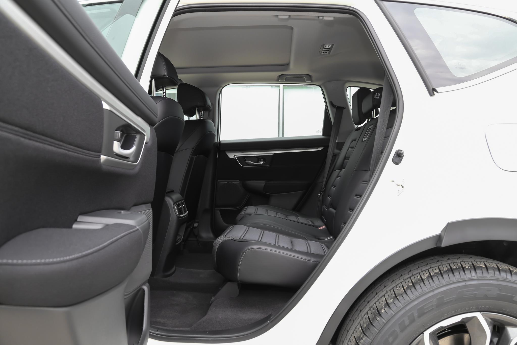 轿车还是suv哪款车更适合长途自驾,选这4台豪华suv开得很舒服