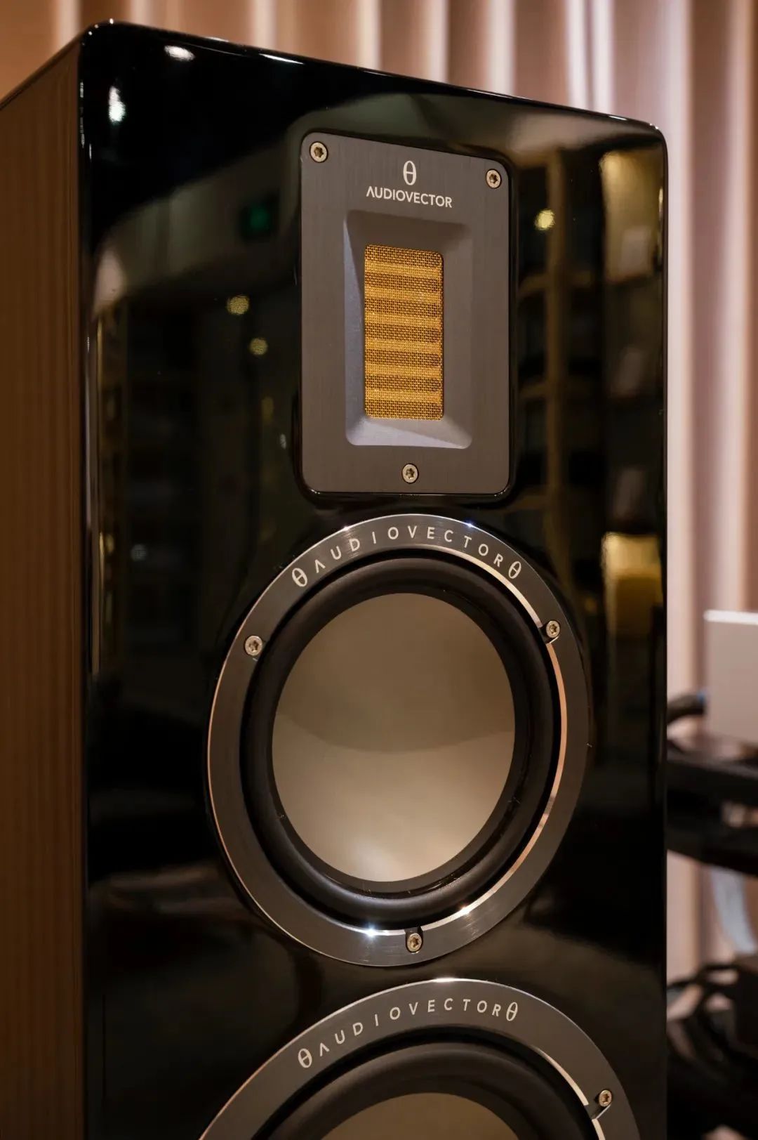 唯美而富有诗意!AudiaFlight歌匠FLS1/FLS4前后级