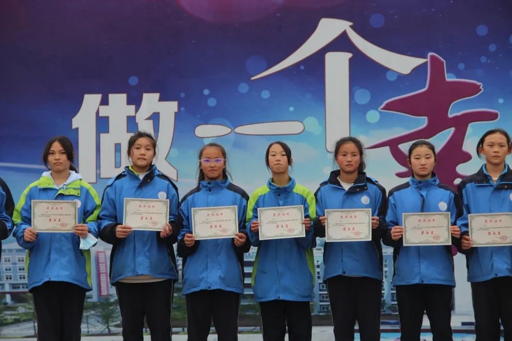 重庆市校园女子足球总决赛,重庆小学男子足球乙组比赛视频