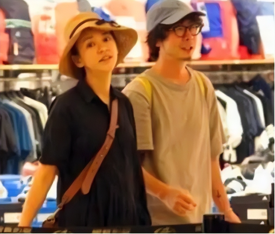 黄晓明锤上加锤，怒揭陈意涵“双面玉女”*局骗**，原来杨颖真没说谎