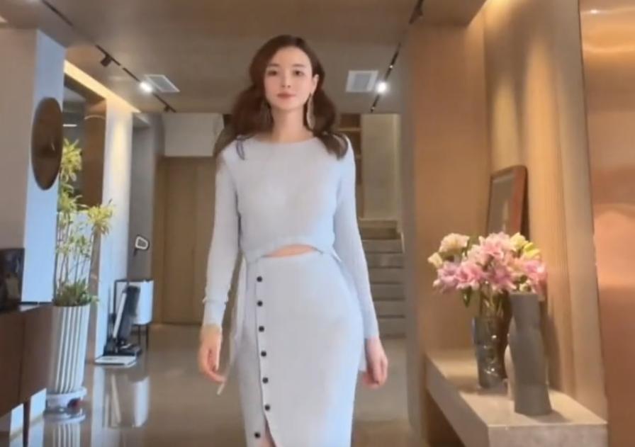 6个孩子每人配一个保姆，这位宝妈好奢侈，嫁亿万富豪住千平豪宅