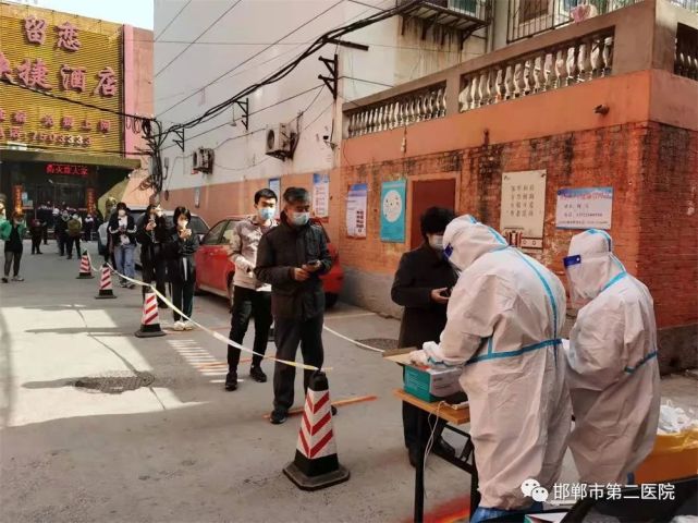 面对肆意蔓延的疫情,面对疫情持续蔓延的严峻形势