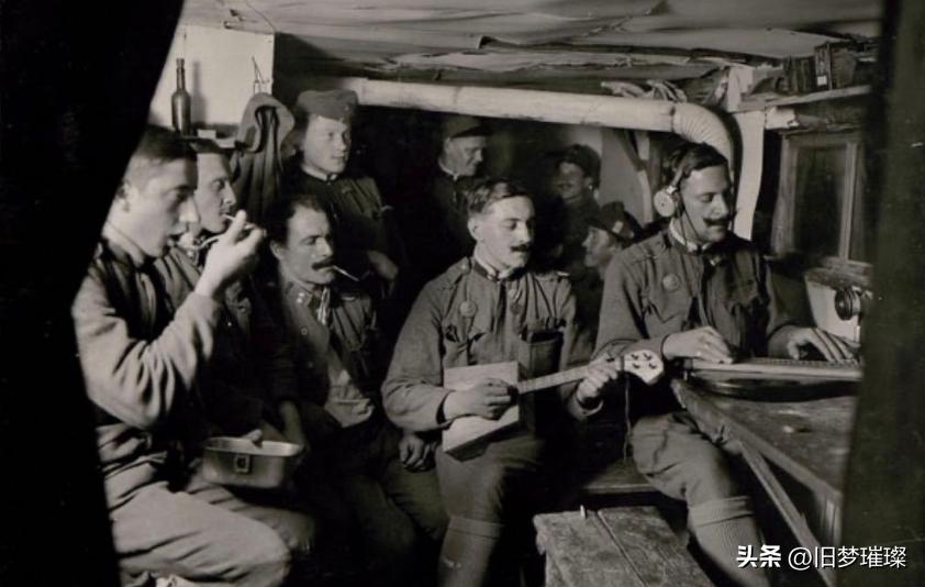 30个老照片记录女子与洋人*片鸦**烟枪下的白日梦