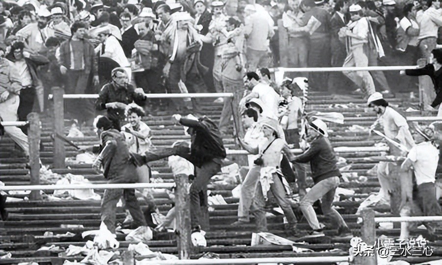 印尼球场暴力事件死亡原因,印尼一足球场爆发球迷暴力冲突