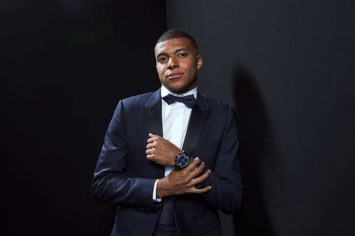 马奎尔转身之航母调头gif,国足名场面孙继海单防c罗