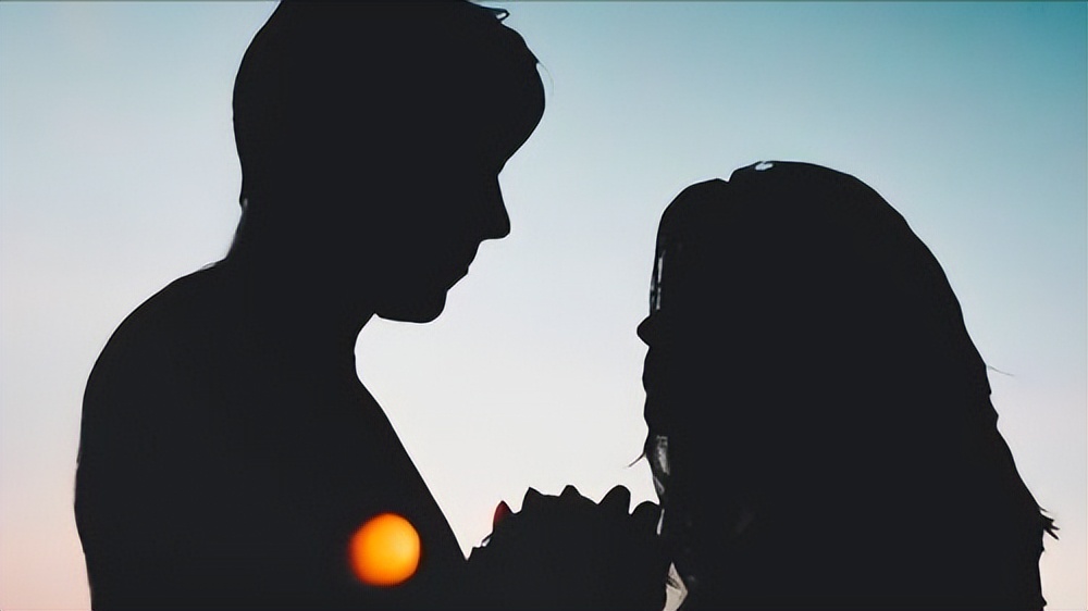 异地恋接吻神器上热搜,异地恋接吻神器引热议发明人回应