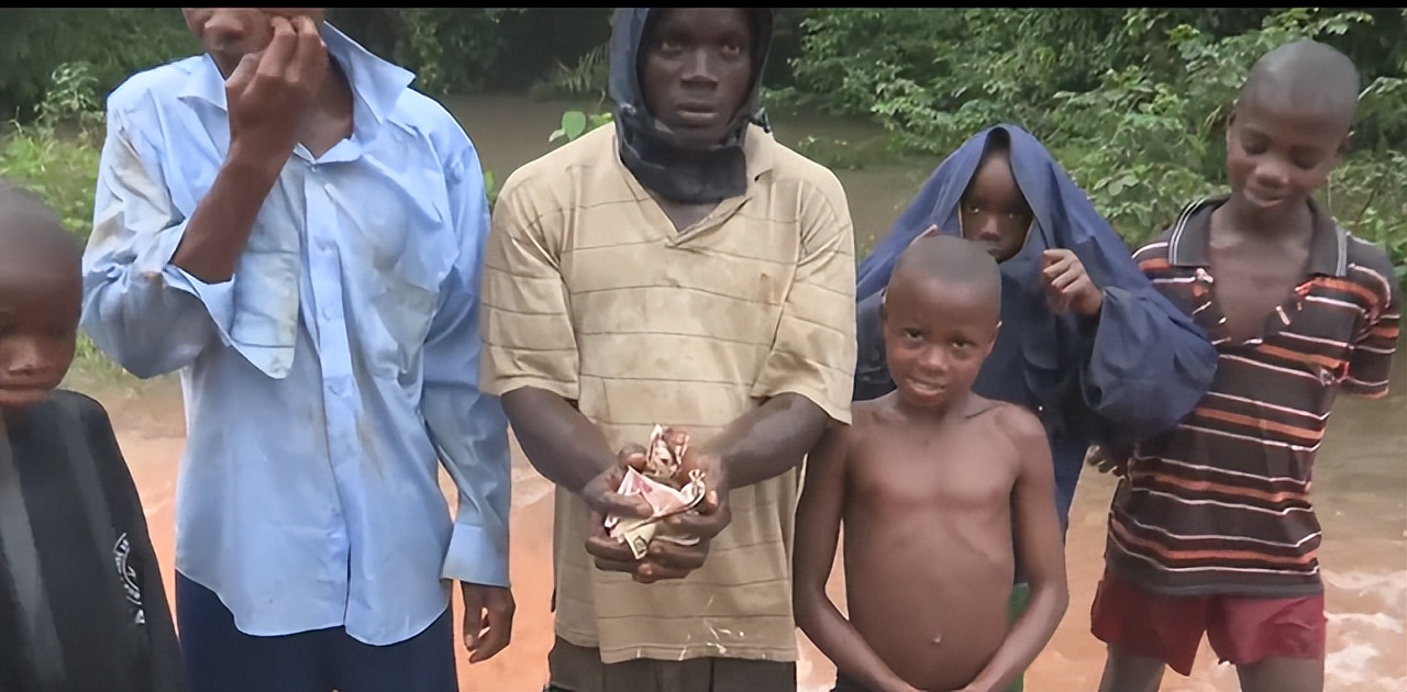 这个国家抄美国“作业”,如今穷到买拖鞋都得分期，雨天全国瘫痪