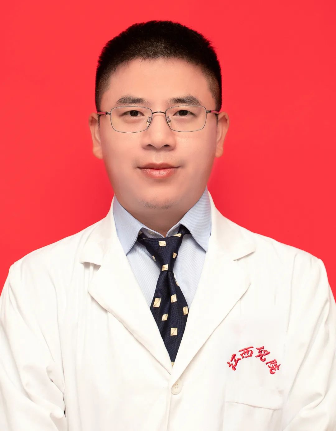 小孩爬树意外受伤,小孩爬树摔伤流血不止