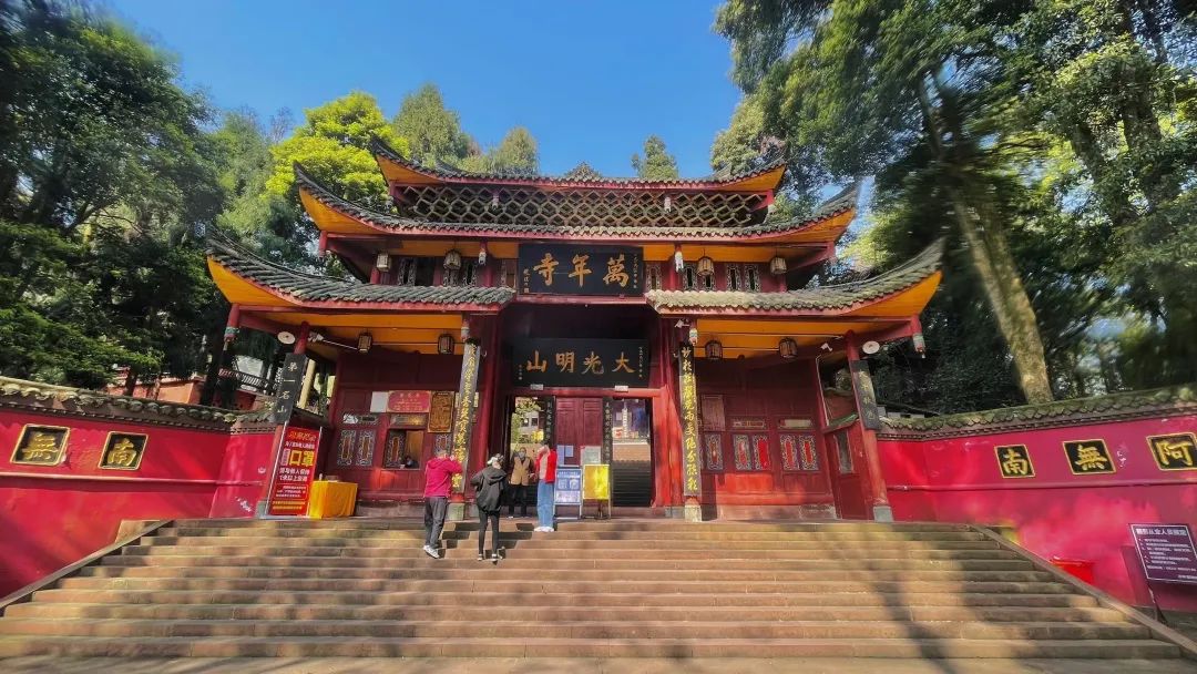 除夕盛况再现，明天去报国寺祈福啦！