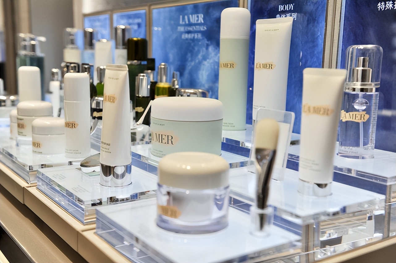 海蓝之谜和赫莲娜哪个更贵,为啥国内海蓝之谜比赫莲娜出名