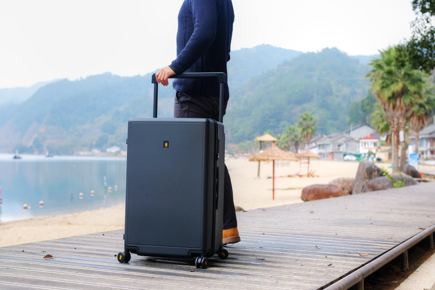 小型行李箱手提实用,重量轻且收纳量大可坐的行李箱