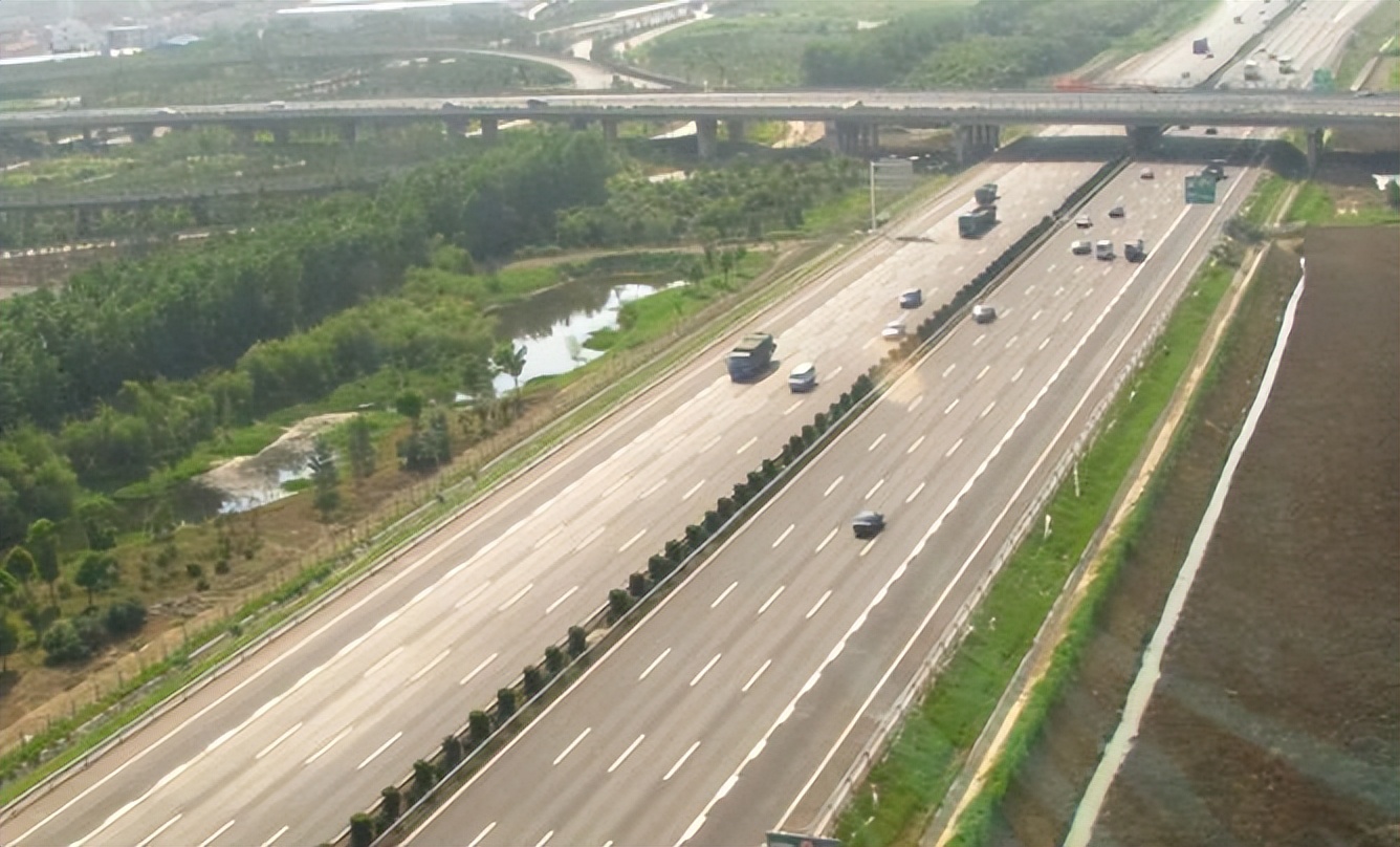 目前重庆最大的高速公路,重庆高速公路修建标准