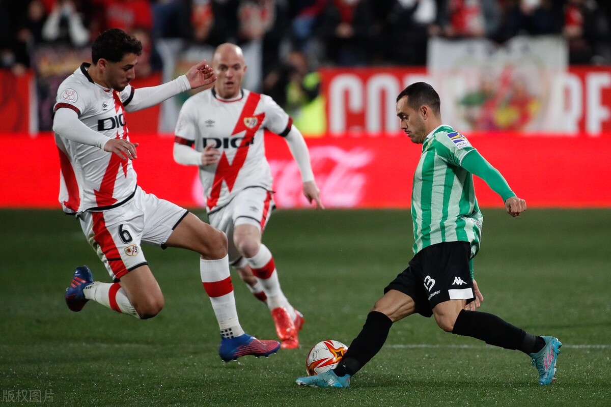 周一竞彩足球分析推荐，苦研5小时85倍暴击实单，解析2串17倍