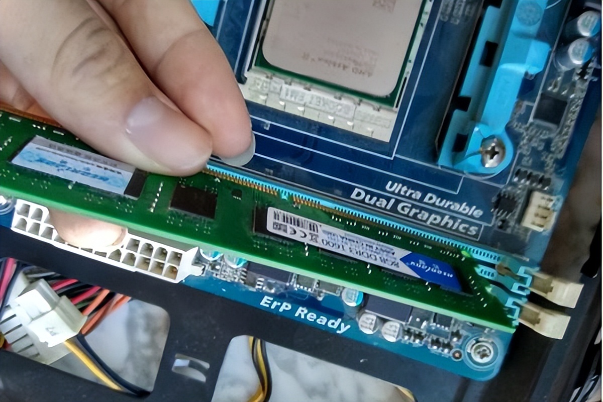 电脑的内存是主要是存什么东西,电脑上的内存究竟有何意义