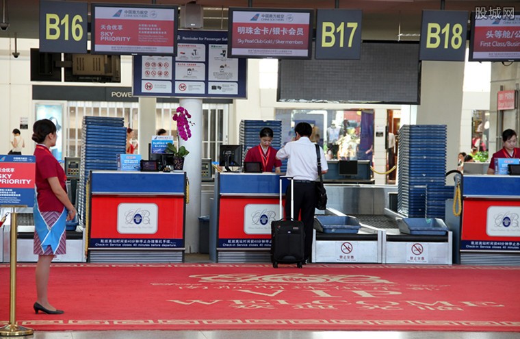 化妆品坐飞机能托运吗,坐飞机能带化妆品水乳吗