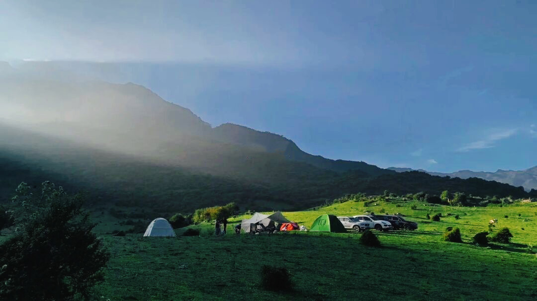 一天来回！别名“小九寨”的油画秋色、高山草甸，一站式游玩到底