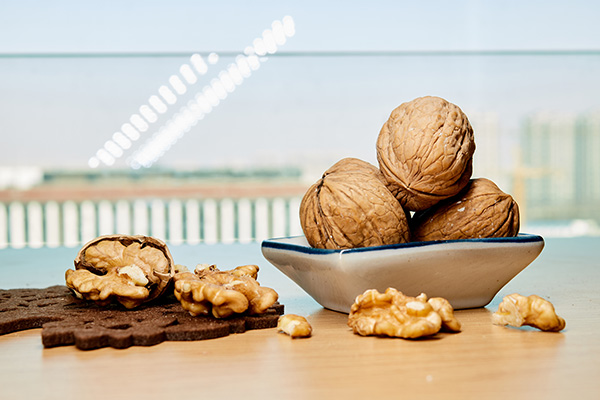 8岁儿童有白头发缺什么营养,白头发越长越多是缺了两种营养