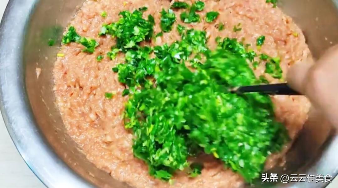 调肉馅的正确方法和技巧,调肉馅能放什么调料才使味道更好