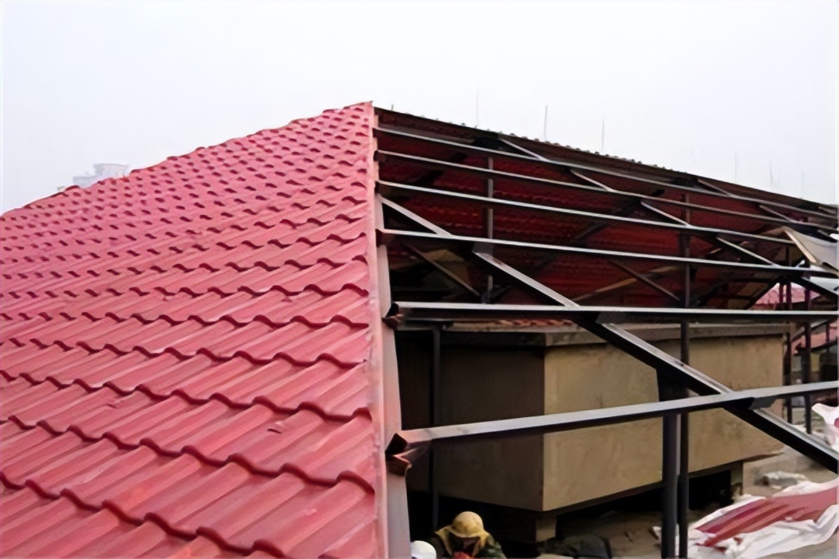 自建房房顶琉璃瓦利弊,树脂瓦红顶白底好用