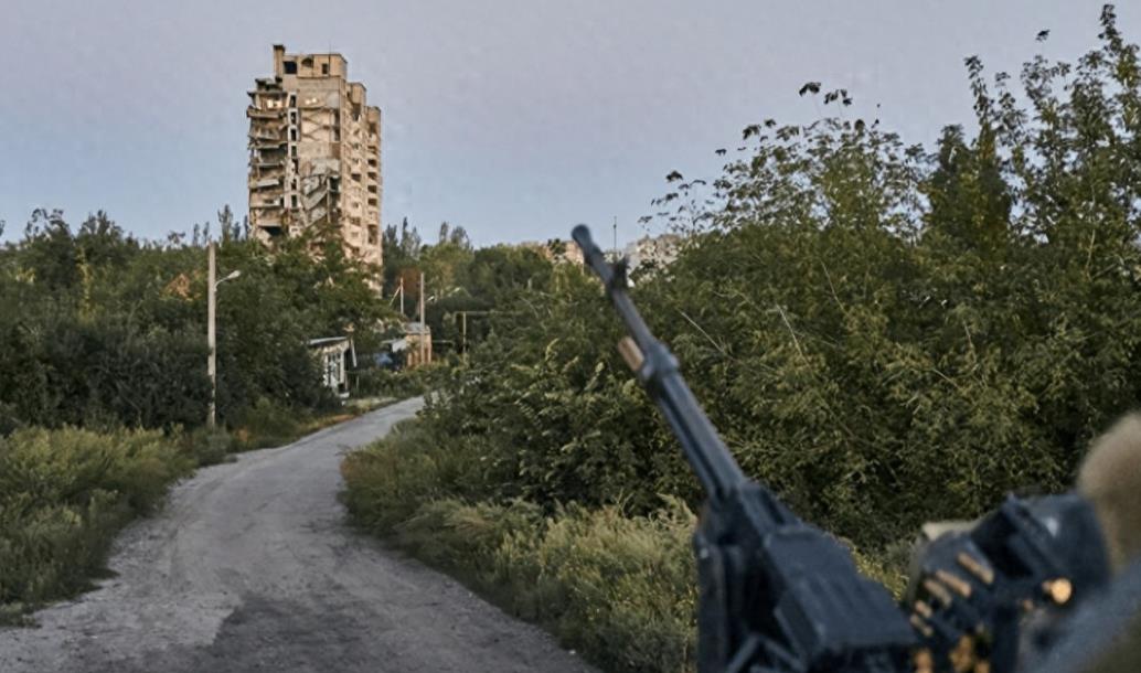 俄多地遭遇无人机袭击,俄直升机突袭