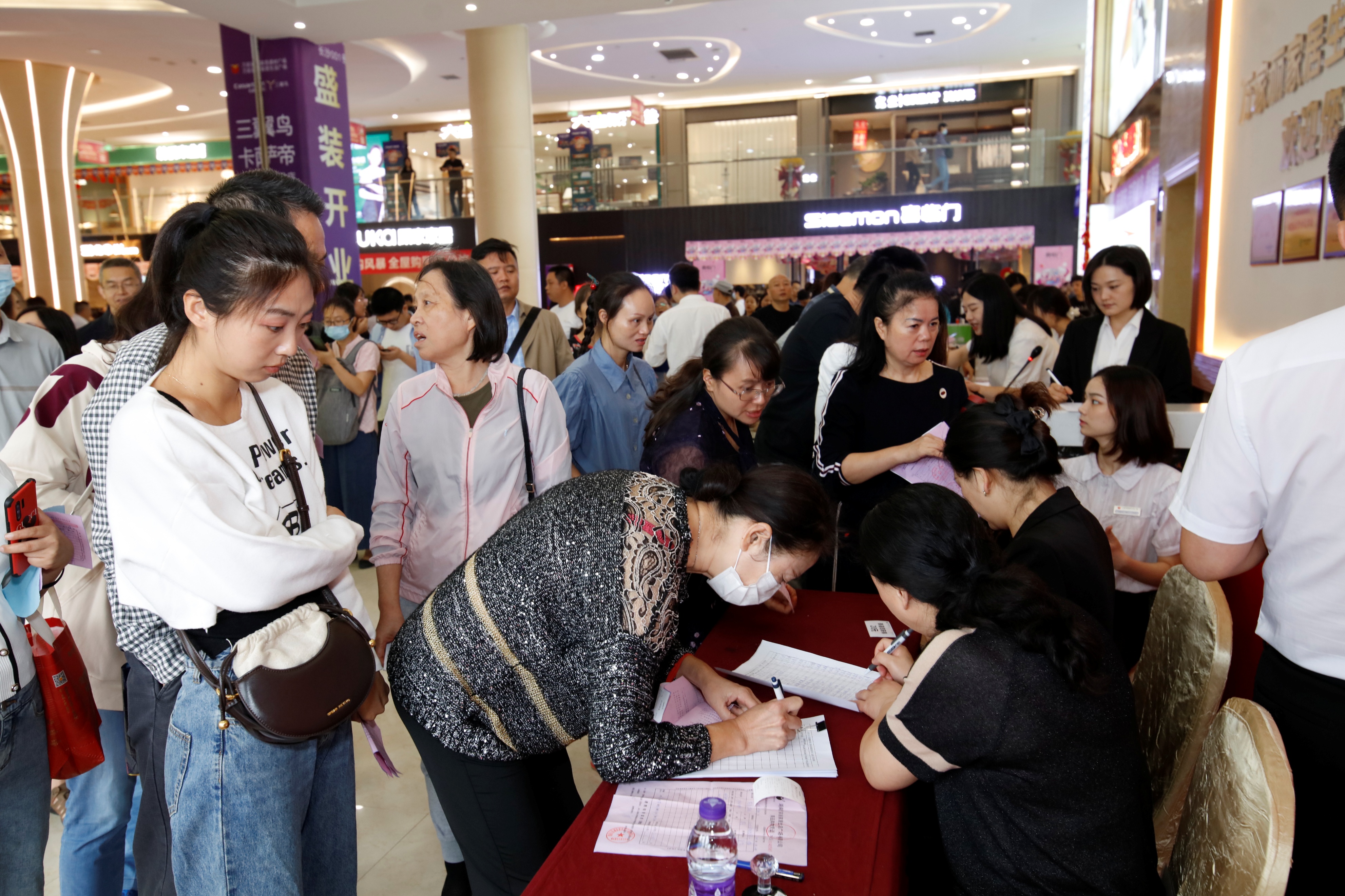 湖南最大的建材家具城——万家丽，为什么能持续火爆这么多年？