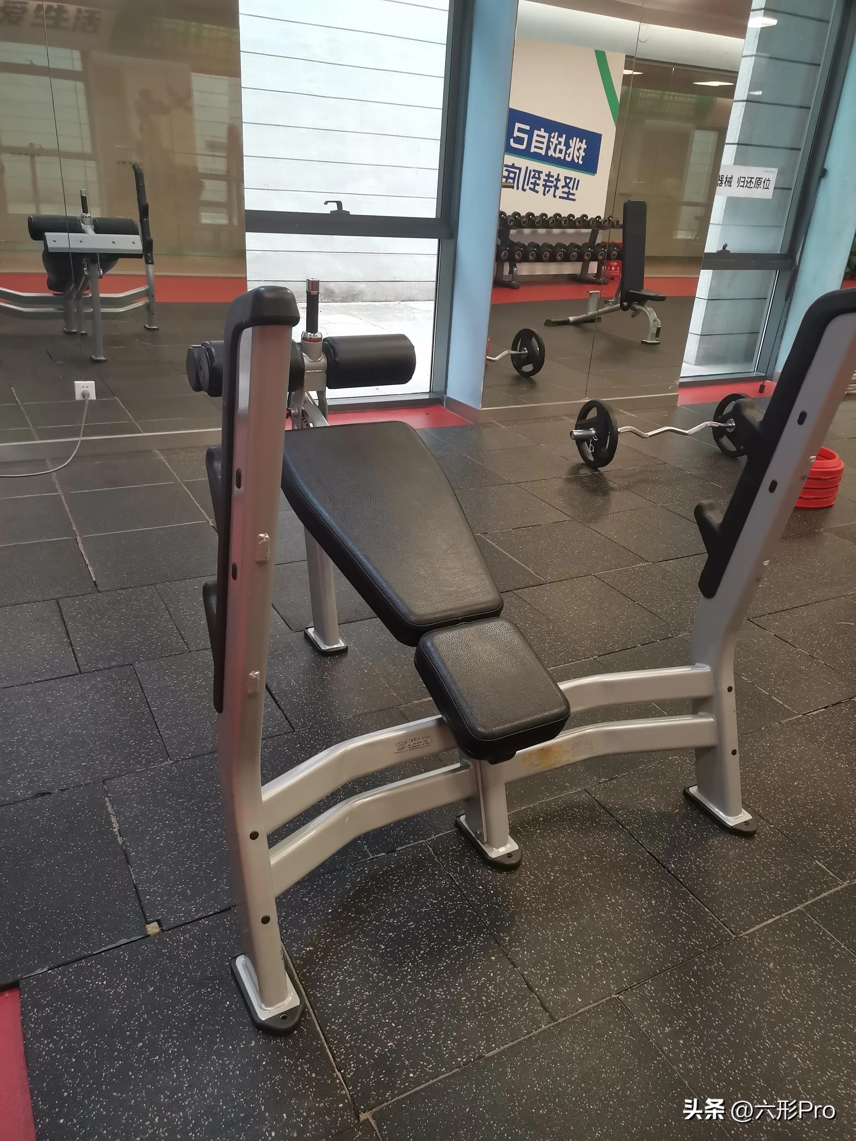 健身房力量训练器械有哪些,健身房器械入门全套