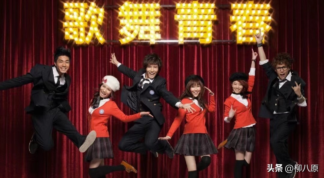 美国影片《歌舞青春》以青春为主线表达了什么？