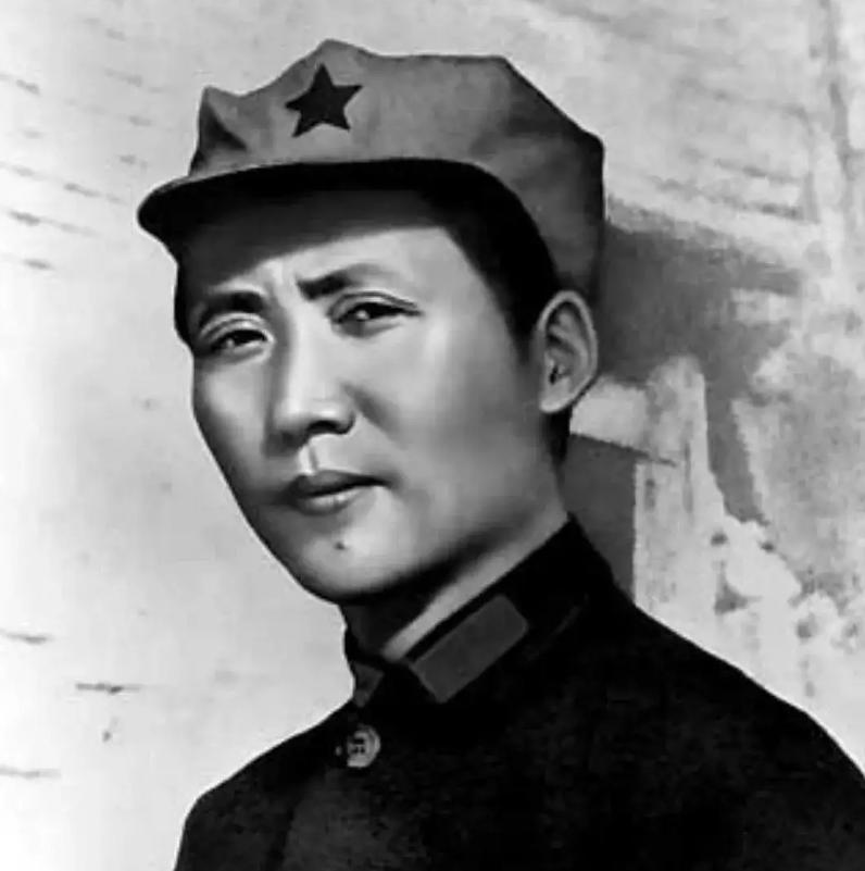 张文秋：毛主席双重亲家，两任丈夫皆烈士，02年身披*旗国**安详长眠