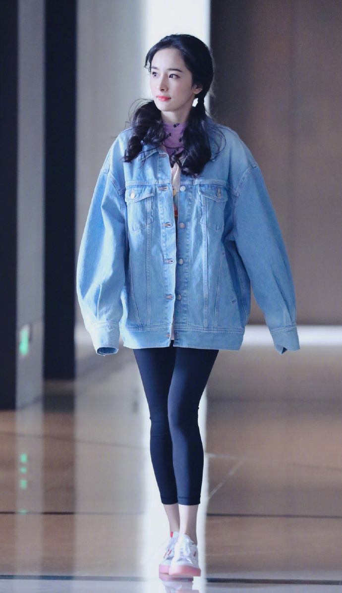 杨幂不借钱给朋友选择沉默,杨幂不借钱吗