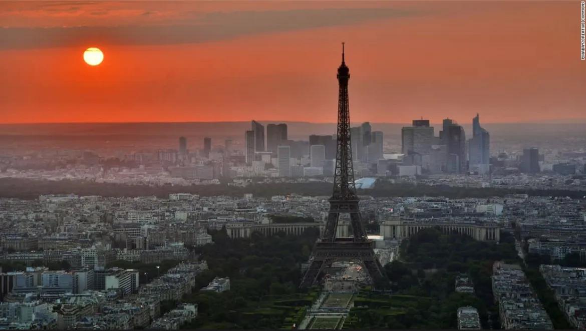 读CNN学英语：埃菲尔铁塔年久失修