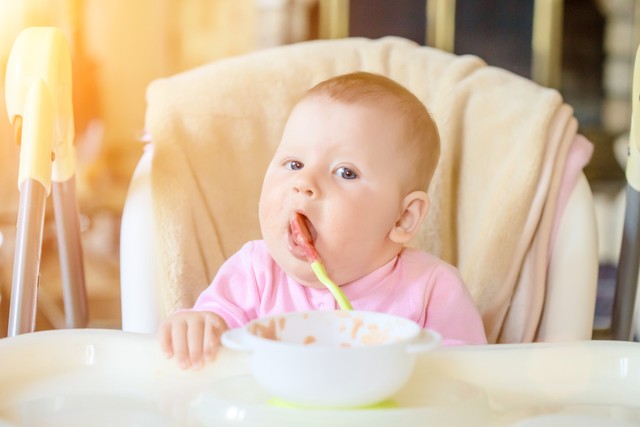 2岁培养宝宝自主进食来得及吗,1岁多宝宝不会自主入睡怎么办