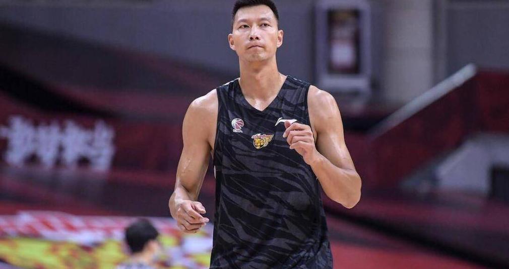 易建联妻子荆灵身高,易建联荆灵几几年结婚