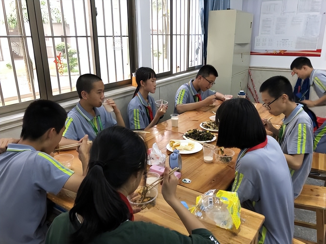 不上高中能读本科吗,不上高中也可以上大学