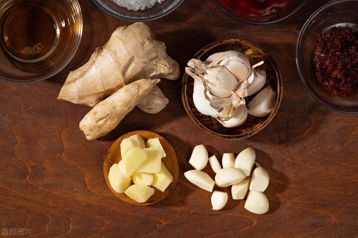 避风塘炒花蟹肉嫩滑吗,避风塘炒蟹高端装盘