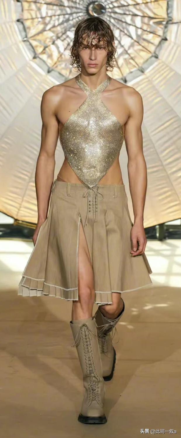 开裆裤，裸胸装，今年高奢大秀一个比一个奇葩，暴露就是时尚？
